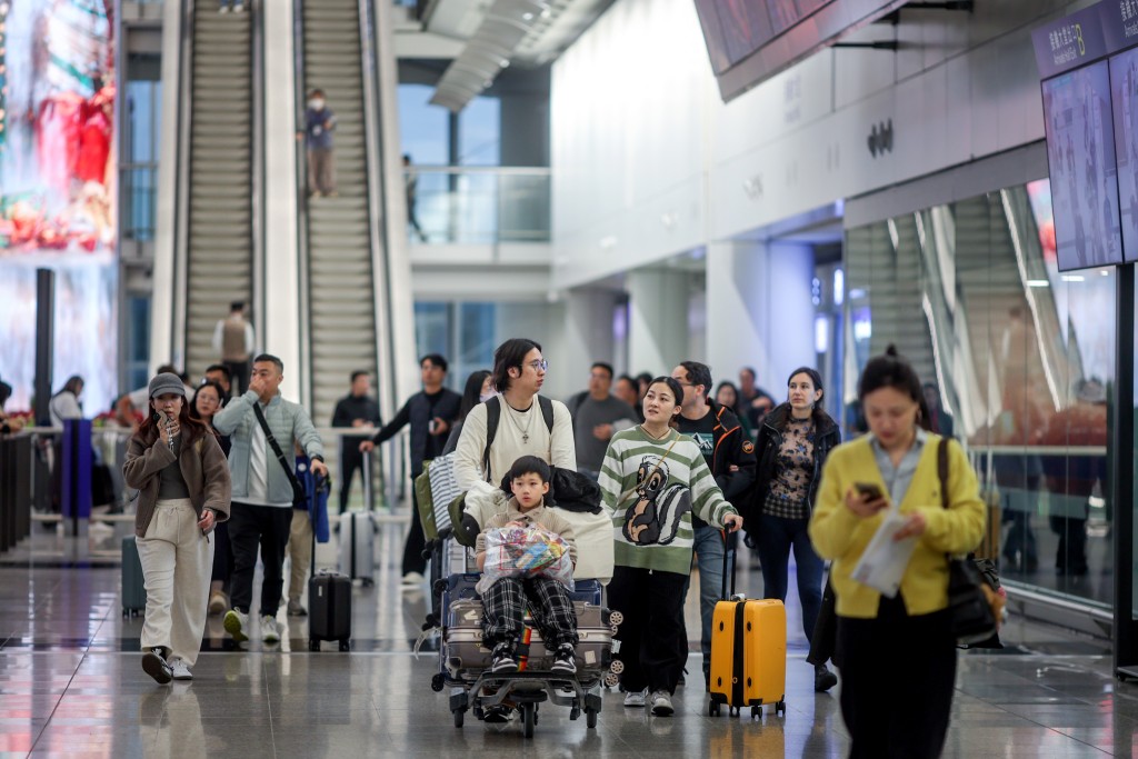 去年非內地旅客訪港人次按年增逾四成。