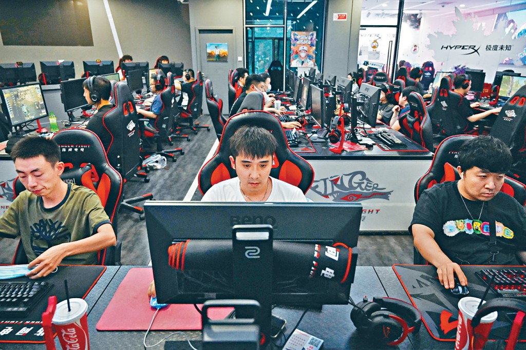 中國新聞出版署公布《網絡遊戲管理辦法》，加強對網絡遊戲課金監管，以避免誘導玩家過度消費。