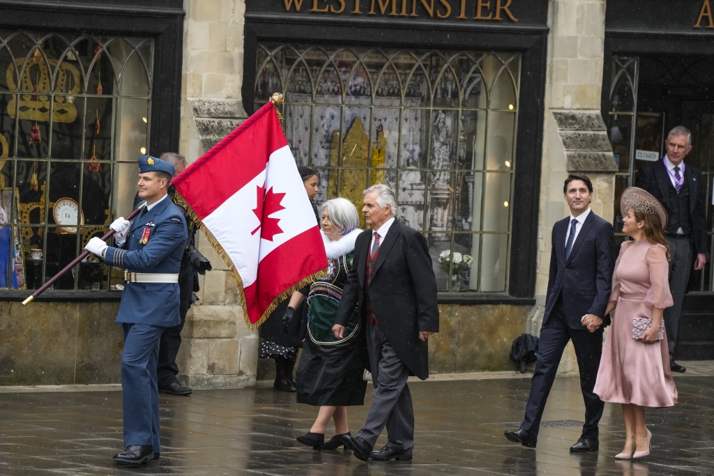 加拿大总理杜鲁多和夫人到达西敏寺。