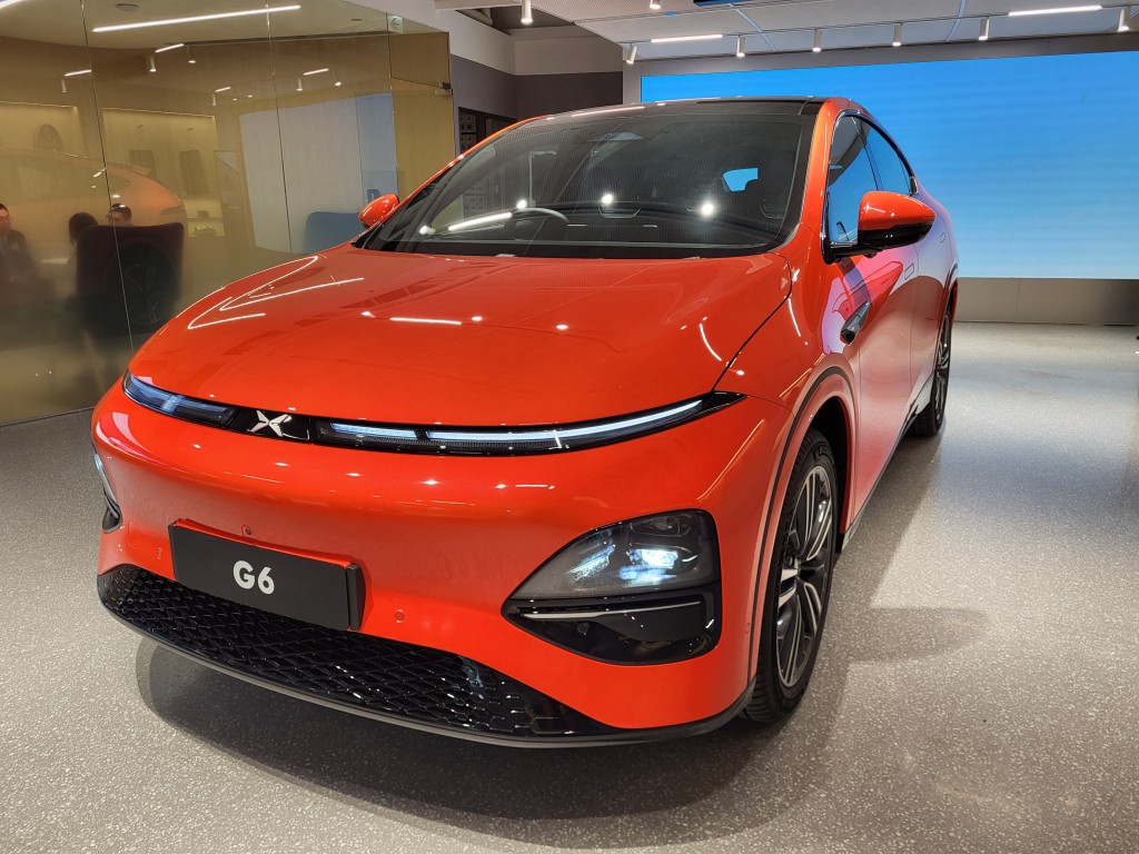 小鵬另一款SUV電動車XPENG G6最近跟隨內地降價,最新「一換一」優惠價為HK$269,900起,相比原本便宜約2萬港元。