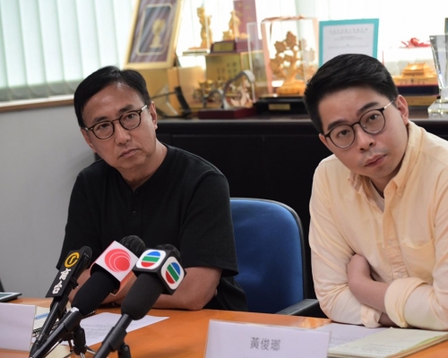 狄志遠(左)認為港大應以教育角度，處理學生會涉「七一刺警案」動議的事件。