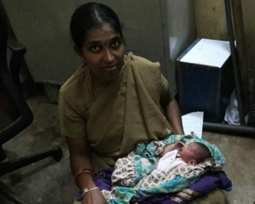 女警艾查娜早前诞下亲儿。网图