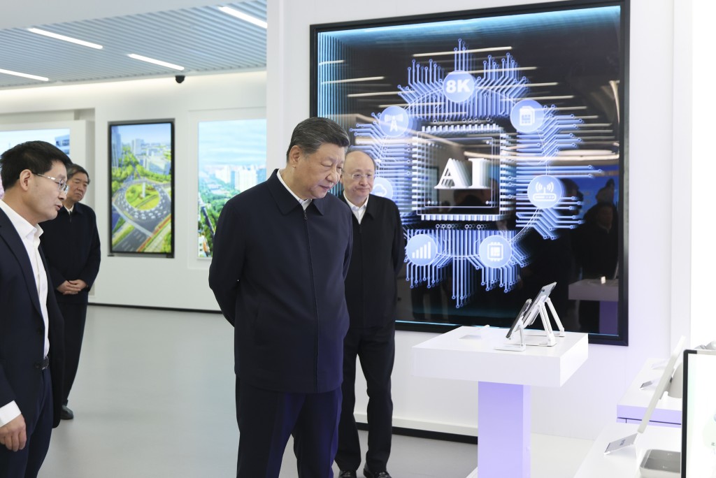 2月9日，習近平在北京亦莊國家信創園，了解科技創新成果展示。新華社