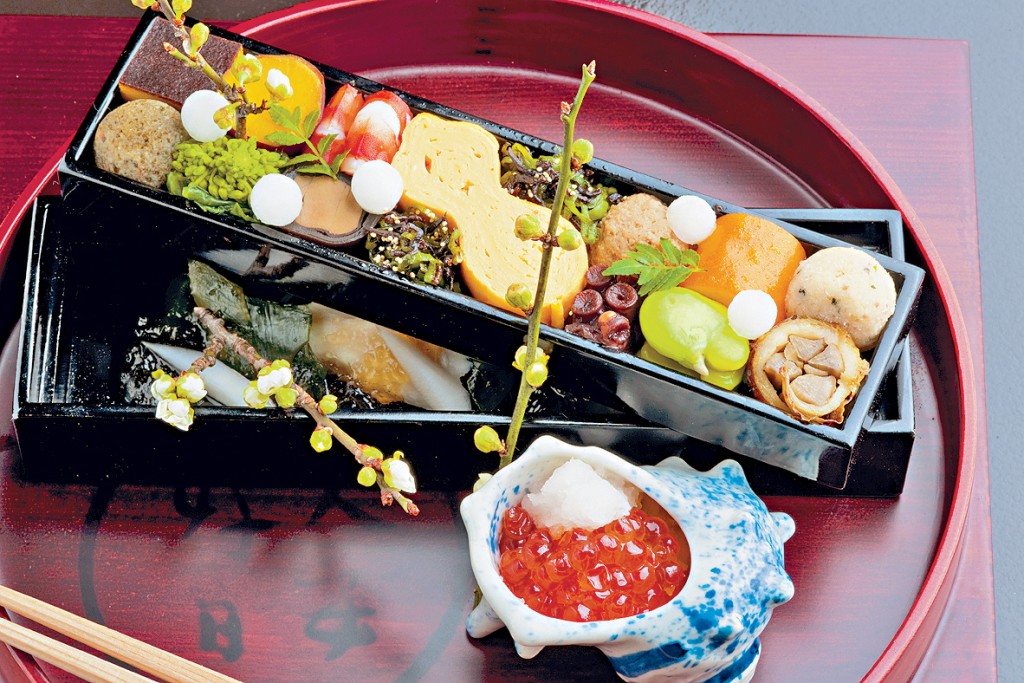 食材豐盛,賣相吸引的「文箱八寸」雙層前菜。 食材豐盛,賣相吸引的「文箱八寸」雙層前菜。