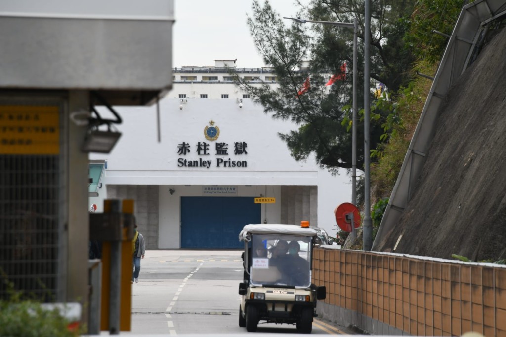 據悉黎智英今日中午已轉倉赤柱監獄。 楊偉亨攝