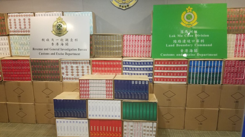 海關檢獲約180萬支懷疑私煙,估計市值約480萬元。 楊偉亨攝