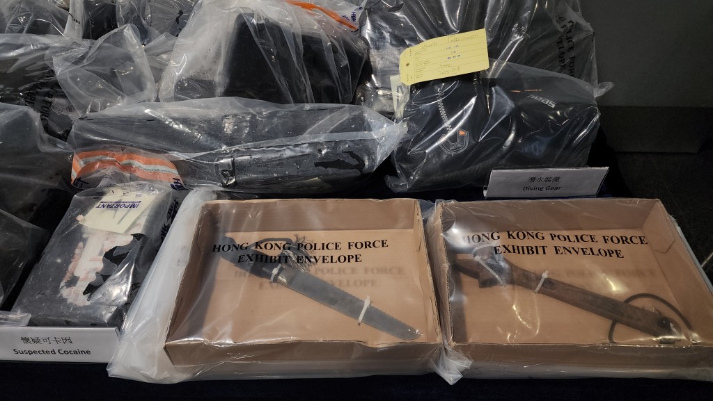 警方展示證物。黃文威攝 警方展示證物。黃文威攝