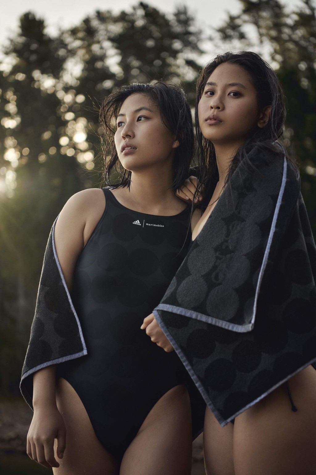 adidas x Marimekko限定聯乘系列黑色波點圖案一件式泳衣/$369/A、毛巾/$299/A。