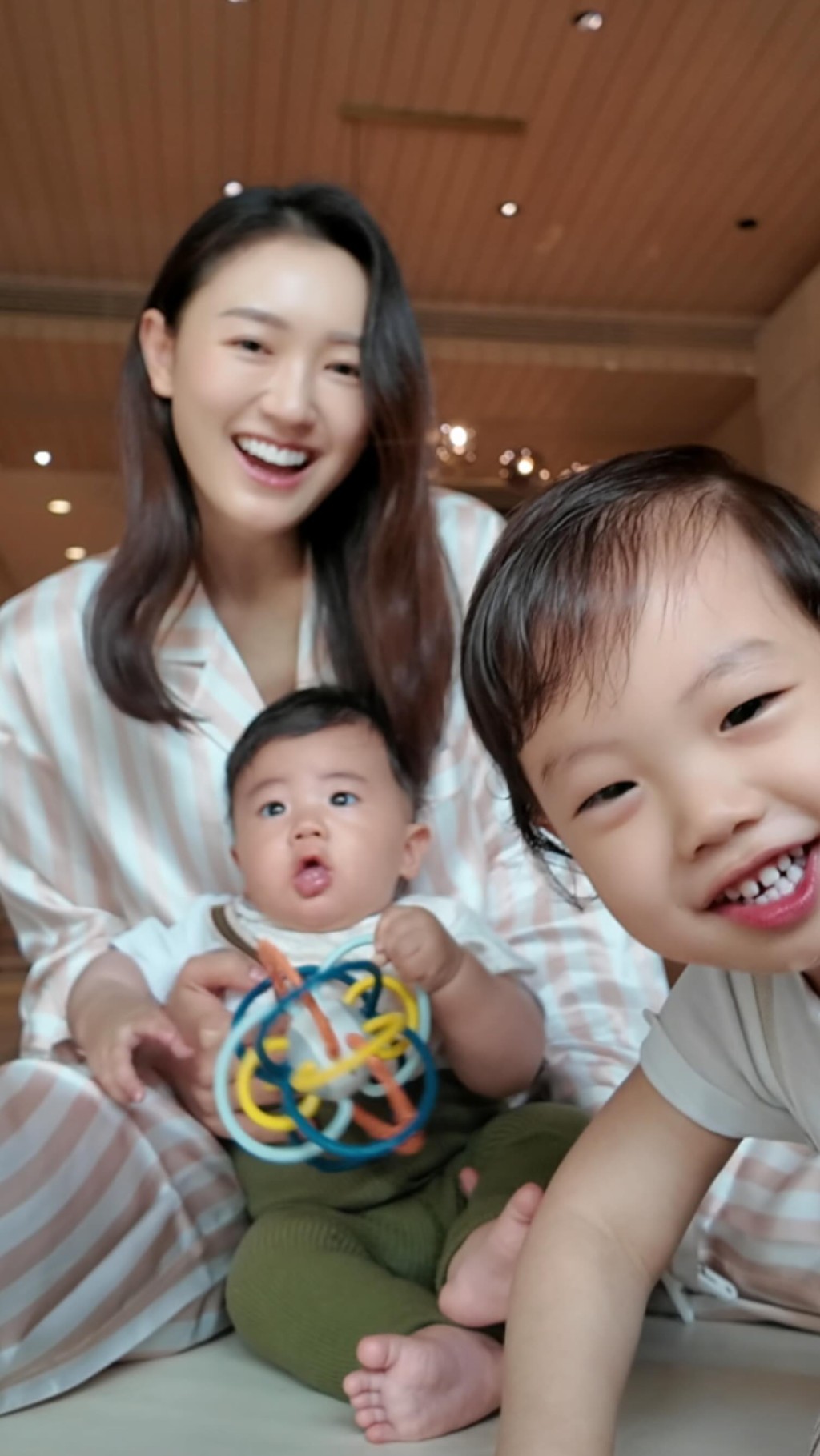 平時由張寶兒在家人照顧兩子。