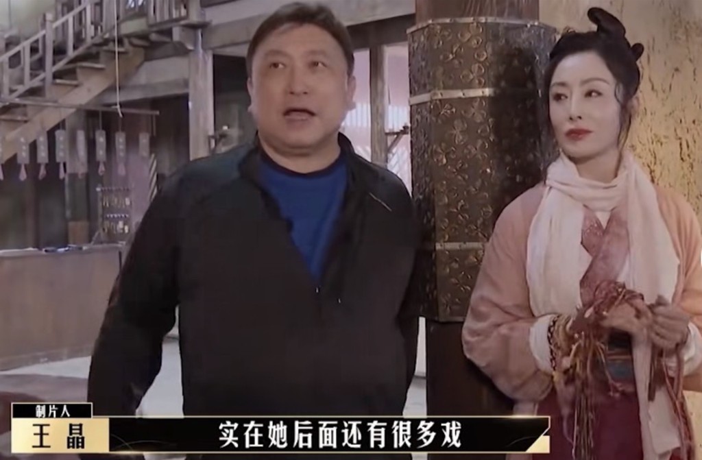 张敏（右）去年参与参与内地综艺节目《导演请指教》。
