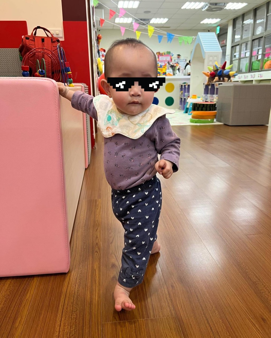 白白女兒剛出生,父母便離婚。 白白女兒剛出生,父母便離婚。
