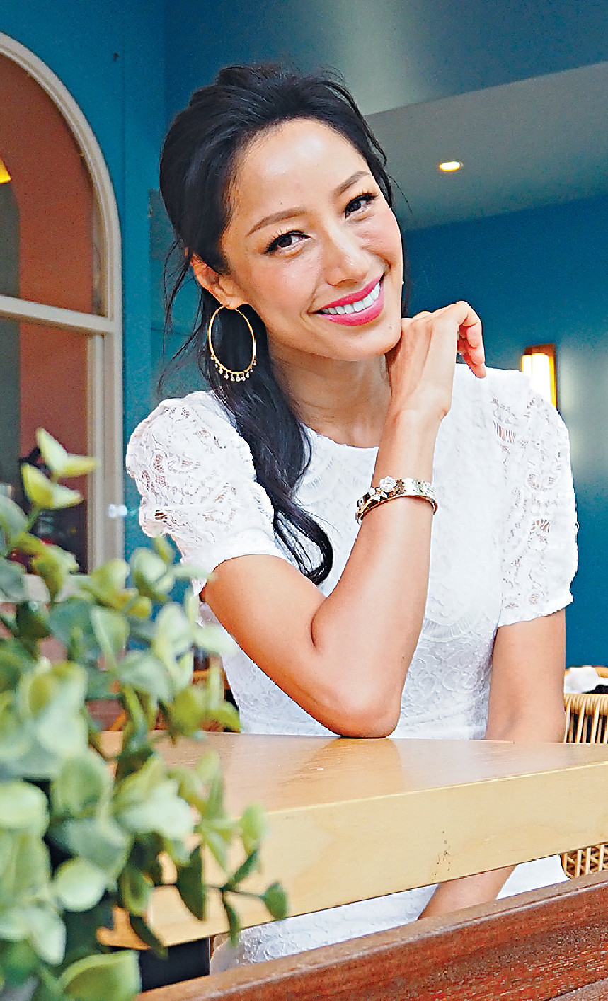 ■蔣怡笑稱旅遊只為食佳餚及向餐廳偷食譜秘方。
