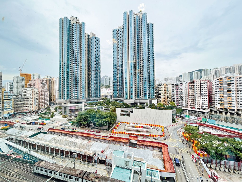 观塘市中心重建计划第4和第5发展区商业项目于今日起招收意向书。