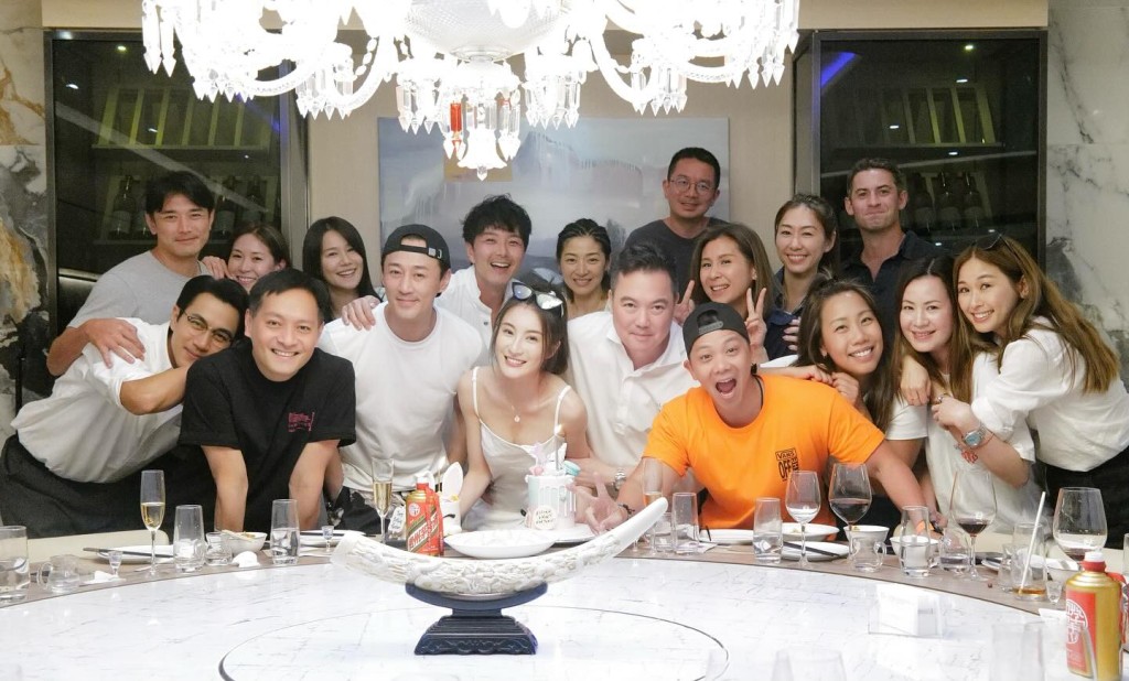 林夏薇的生日饭局仲多了萧正楠、黄翠如和刘恺威加入。