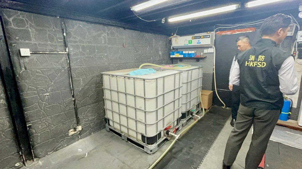 警方早前針對非法油站執法。