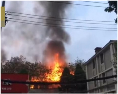該起火建築為一棟3層高老式磚木結構住宅樓。網圖