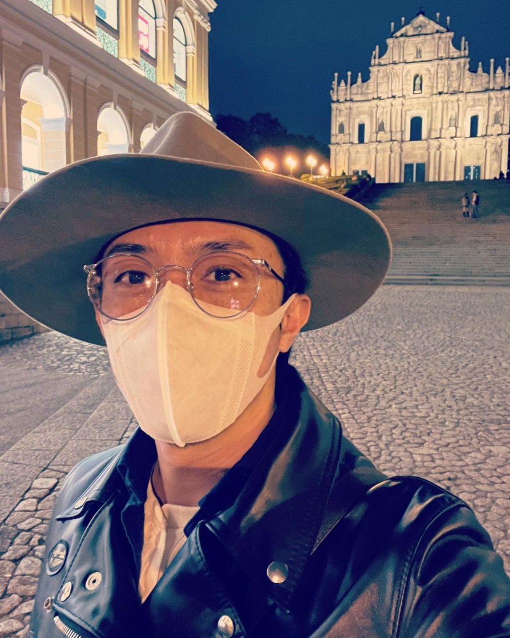 阿聰在大三巴前自拍。