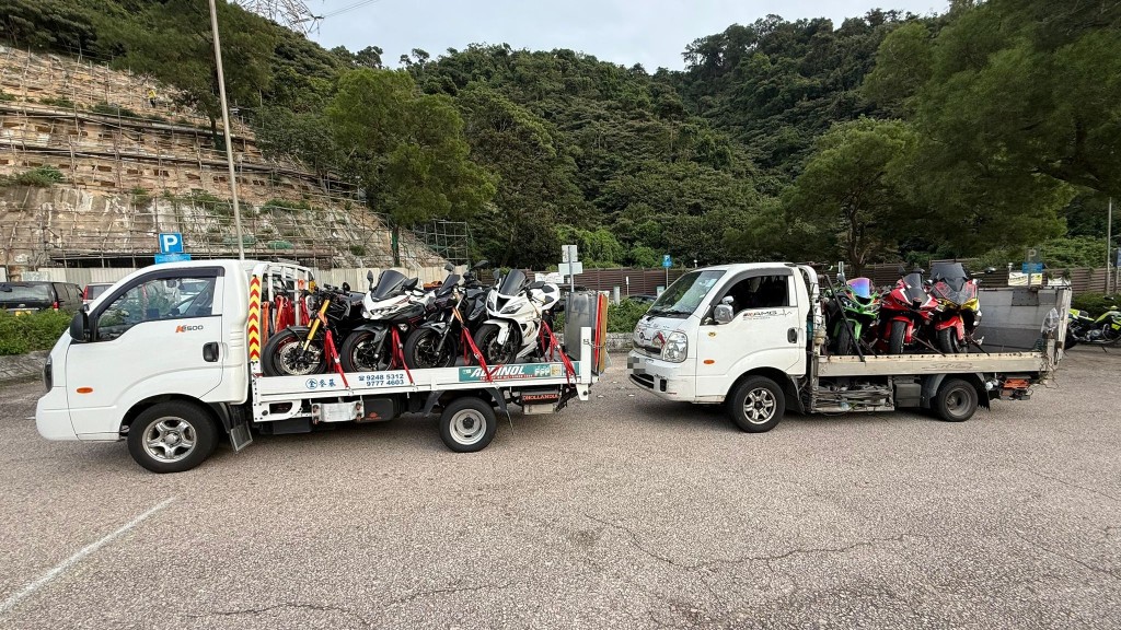 警方於大埔道發現8部電單車,涉嫌違反《道路交通(車輛構造及保養)規例》。警方提供 警方於大埔道發現8部電單車,涉嫌違反《道路交通(車輛構造及保養)規例》。警方提供