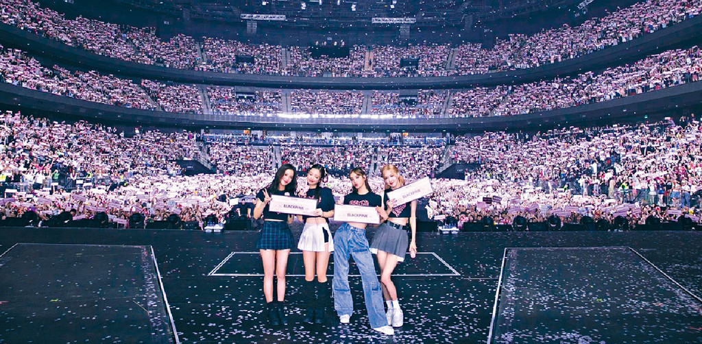 ■樂迷的熱切歡呼，令BLACKPINK的表演更精采。