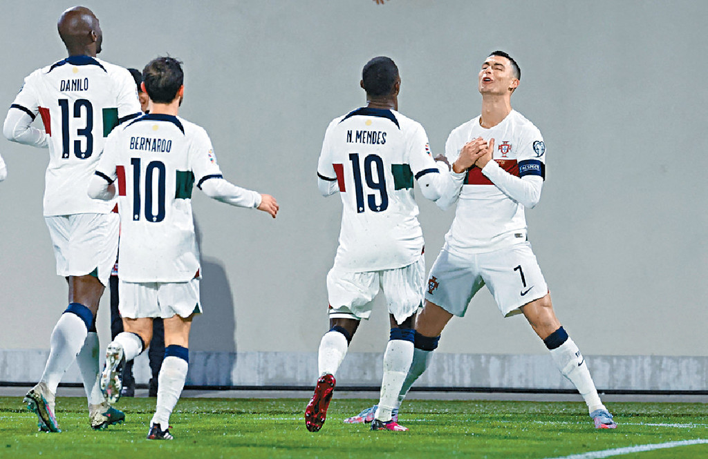 ■C朗拿度于周日欧国外展示新庆祝动作。