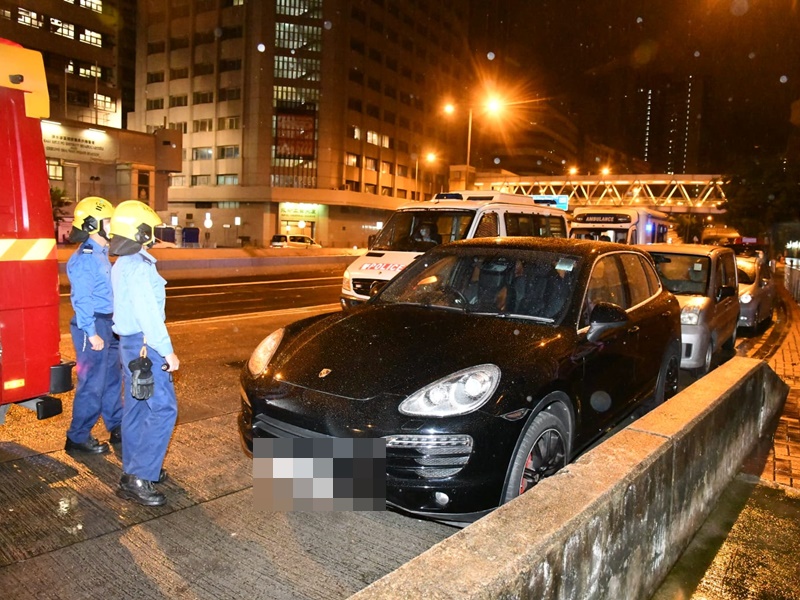 消防到場發現車內無人。