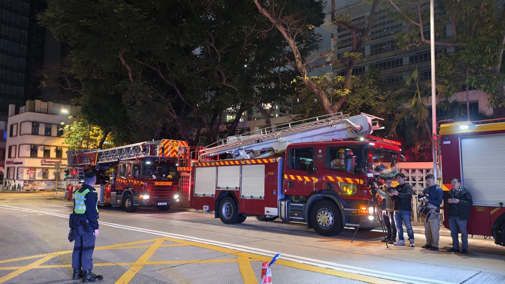 消防拖喉灌救。