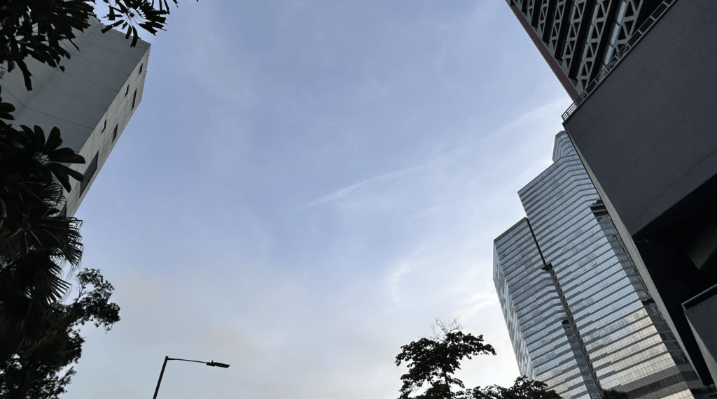 本港地區今日部分時間有陽光，有幾陣驟雨。蔡楚輝攝
