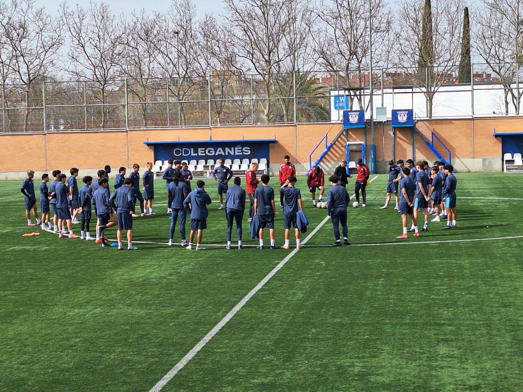 肇堂于3月初获得西乙球会雷加利斯的试脚邀请。公关捷供