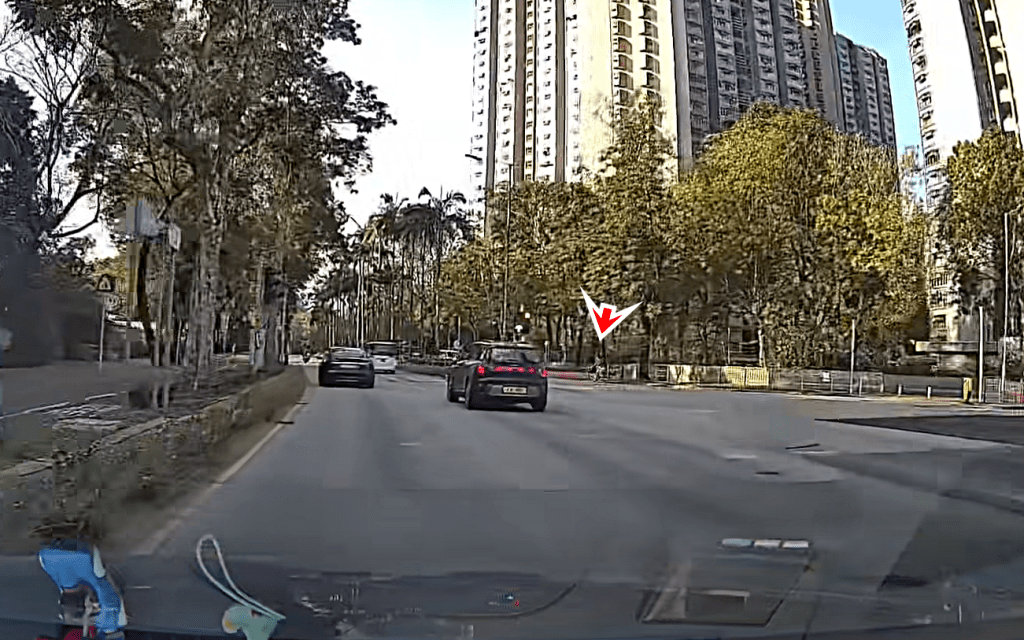 死者踏單車橫過馬路。fb：車cam L（香港群組）