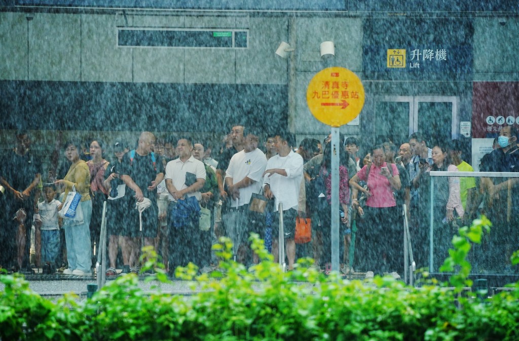 多區出現嚴重水浸。汪旭峰攝 多區出現嚴重水浸。汪旭峰攝