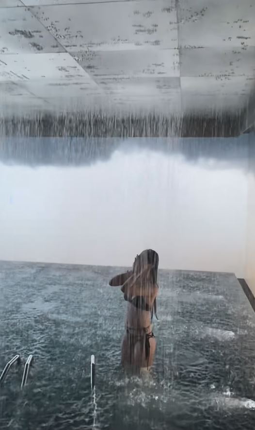 瀋陽有洗浴中心推出暴風雨溫泉，令人如置身恐怖末世。