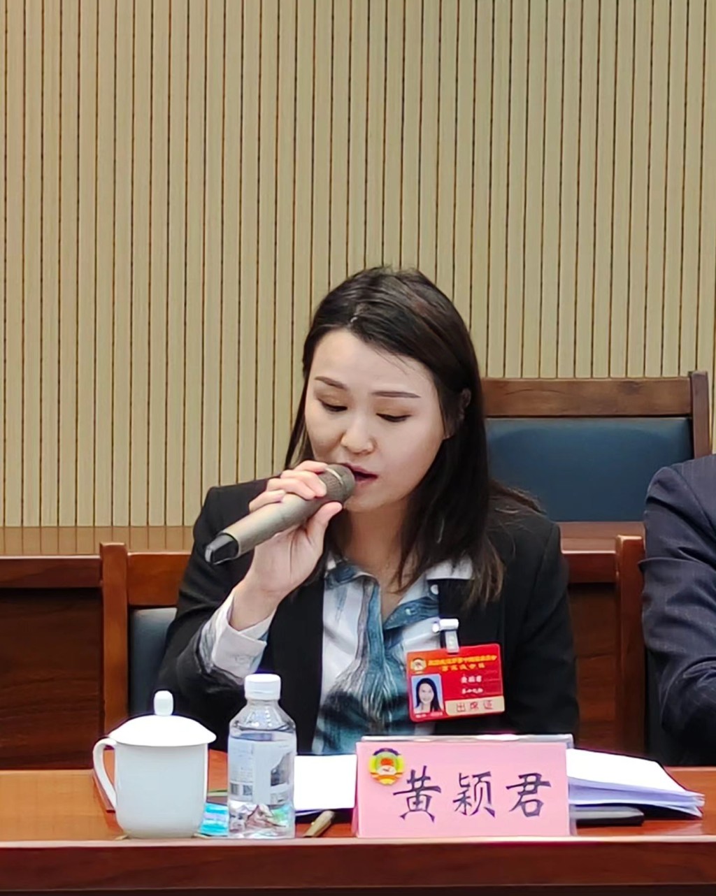 想不到事隔多天，黄颖君公布成为了武汉市港区政协委员。