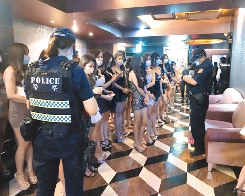 台南警方突擊搜查57處娛樂場所。中時