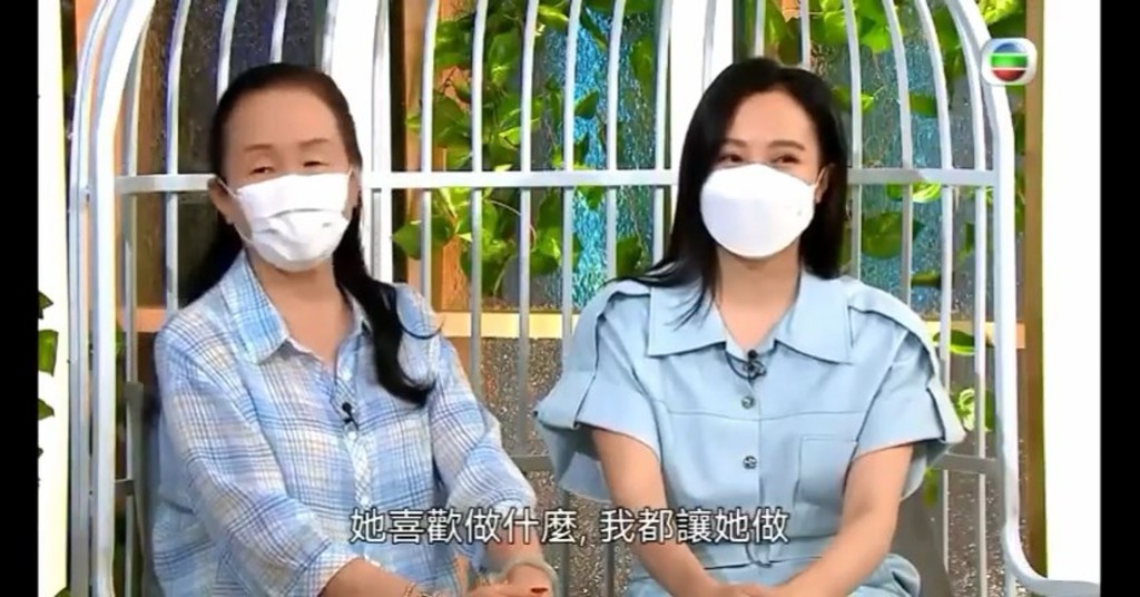 甄采浠与妈咪亮相TVB节目。