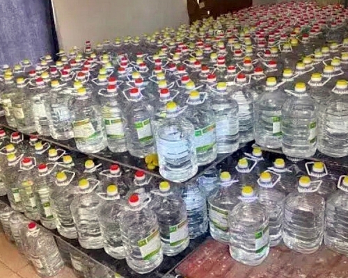 大媽囤積1725桶消毒酒精。網圖