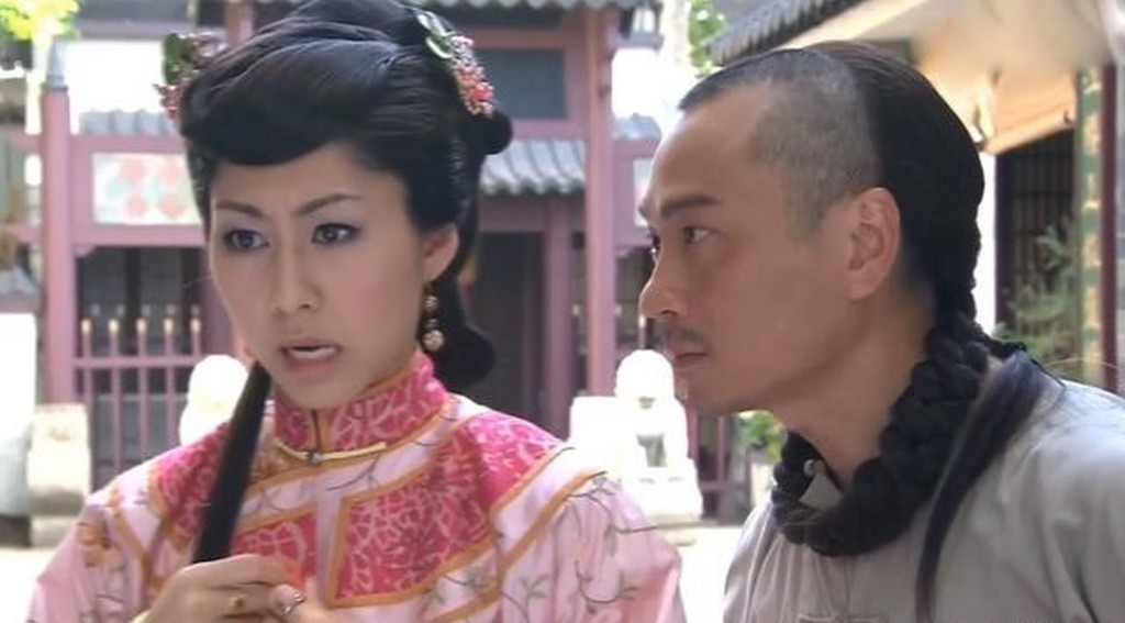 在2009年的《巾帼枭雄》中，定欣又是饰演祥哥老婆。