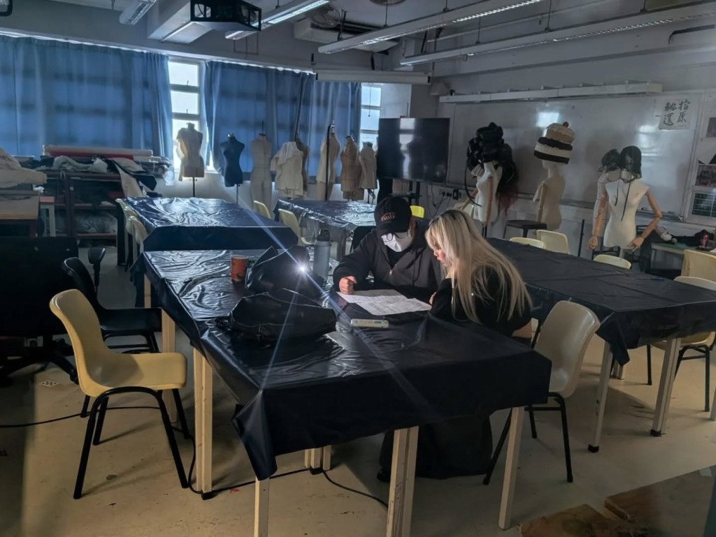 位於聯合道的香港兆基創意書院亦在社交平台表示,迎來「開校以來第一次大停電」,有教師需摸黑授課。香港兆基創意書院fb 位於聯合道的香港兆基創意書院亦在社交平台表示,迎來「開校以來第一次大停電」,有教師需摸黑授課。香港兆基創意書院fb