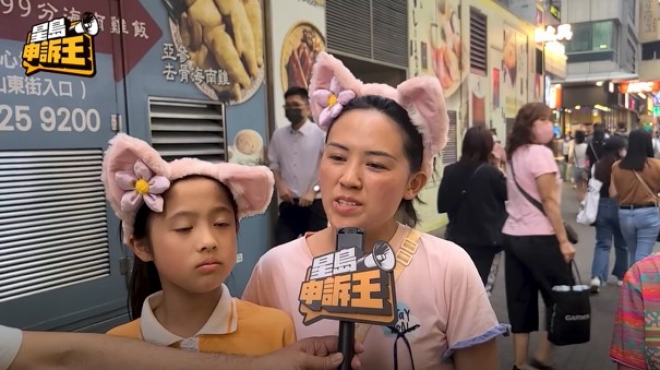內地旅客小羅(左一)跟我們申訴，表示在香港一家餐廳因說普通話，語言不通，慘被無視。