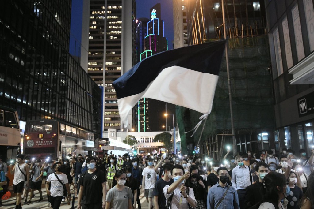 有富商擔心香港的騷亂會持續不斷。資料圖片