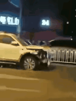 事件中疑用來撞人的車。