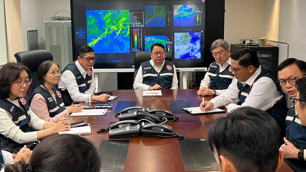 黑雨︱陳國基發文：政府嚴陣以待 協調各部門全力出動 籲僱主情理兼備彈性處理工作安排