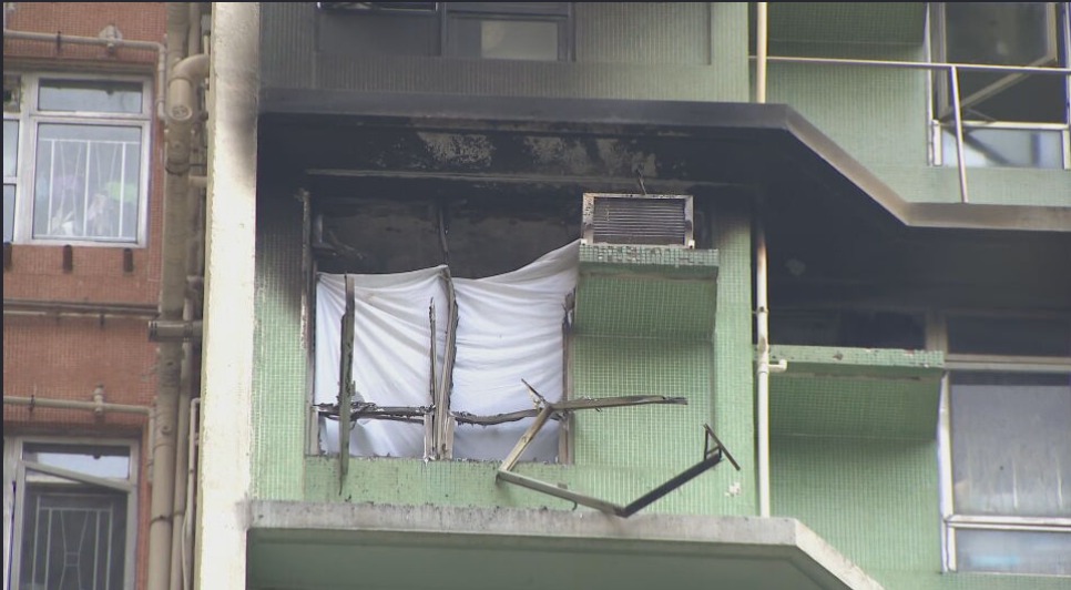東涌裕東苑單位冷氣機起火 消防救熄 單位內發現一具女性遺體。