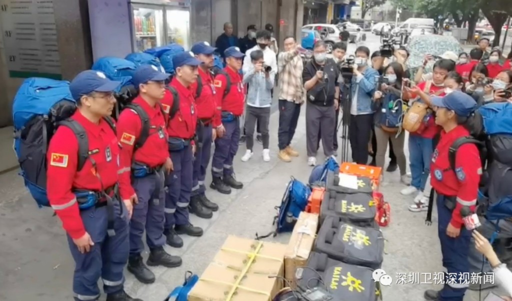 深圳公益救援队先遣小组，携带侦检设备及小组保障装备出发。微博图