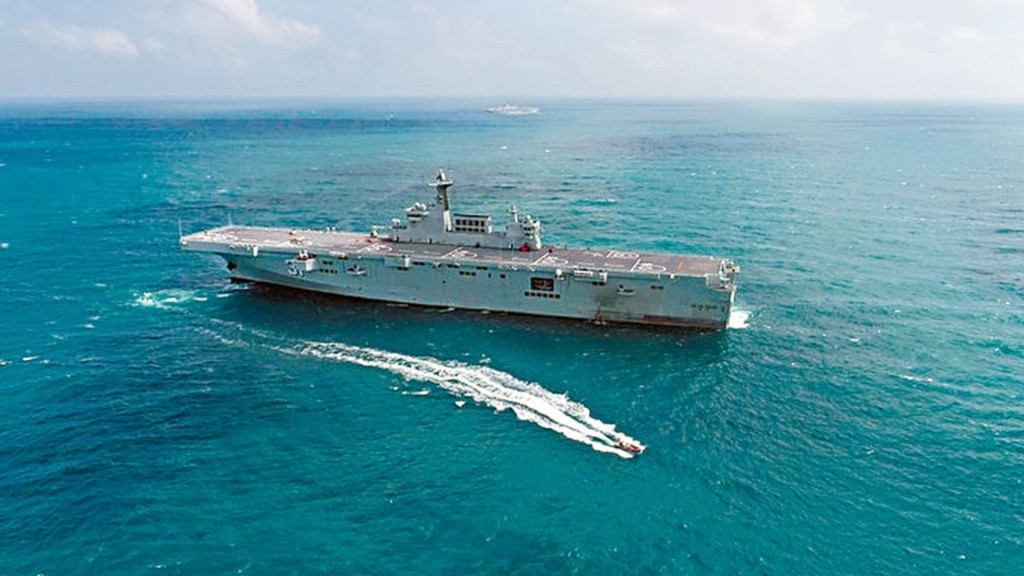 「海南艦」首次進行遠海訓練。網上圖片
