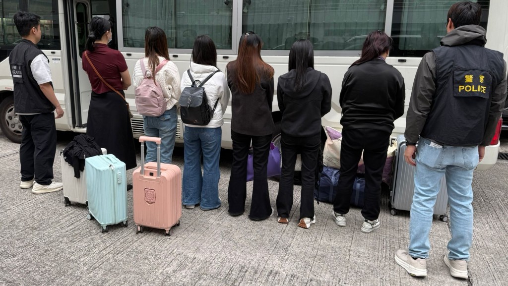 警荃灣掃黃拘6內地女 介乎35至57歲