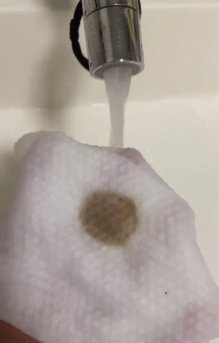 杭州餘杭自來水變臭水。 杭州餘杭自來水變臭水。