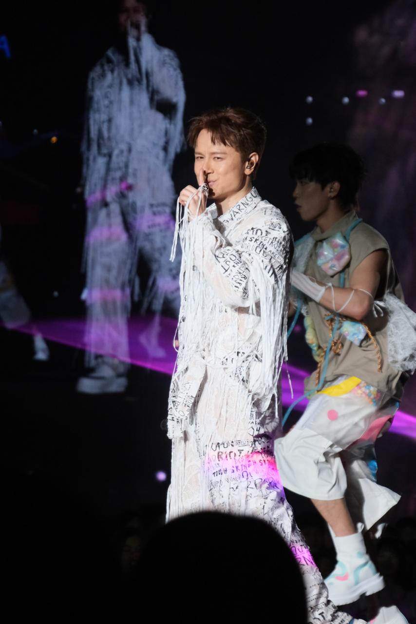 On仔唱《如果世外見》。