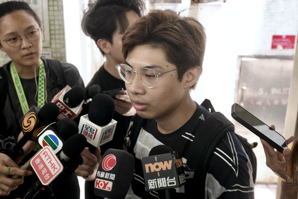 朱先生表示，因單位鄰近起火點，屋內已完全燒毀，形容為「total loss」。