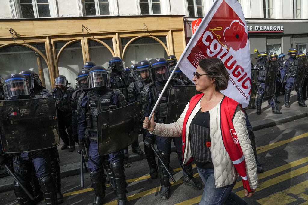 法國數萬人示威抗議警察暴力。美聯社