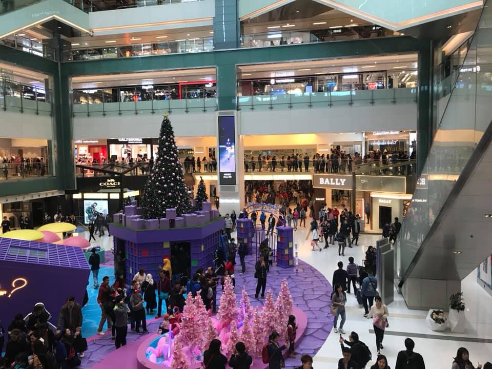 沙田「喜茶」分店外繼續有逾百人輪候。網民Pepe Fong圖片